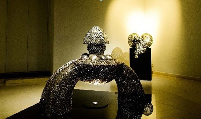 Tác phẩm tại triển lãm “Áp lực ngược”