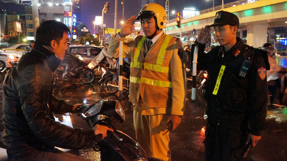 Đánh giá cán bộ chiến sỹ qua sự hài lòng của nhân dân ảnh 1