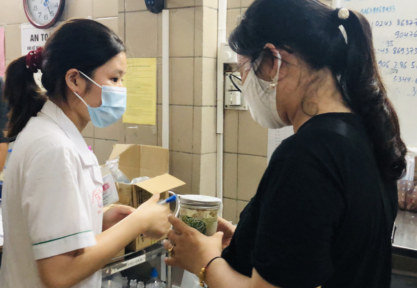 Mẫu sản phẩm pate Minh Chay được người nhà bệnh nhân mang đến Trung tâm Chống độc (Bệnh viện Bạch Mai)