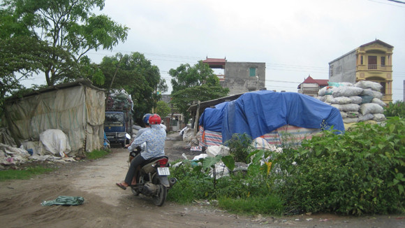Ngộ độc ở làng tái chế chì ảnh 1