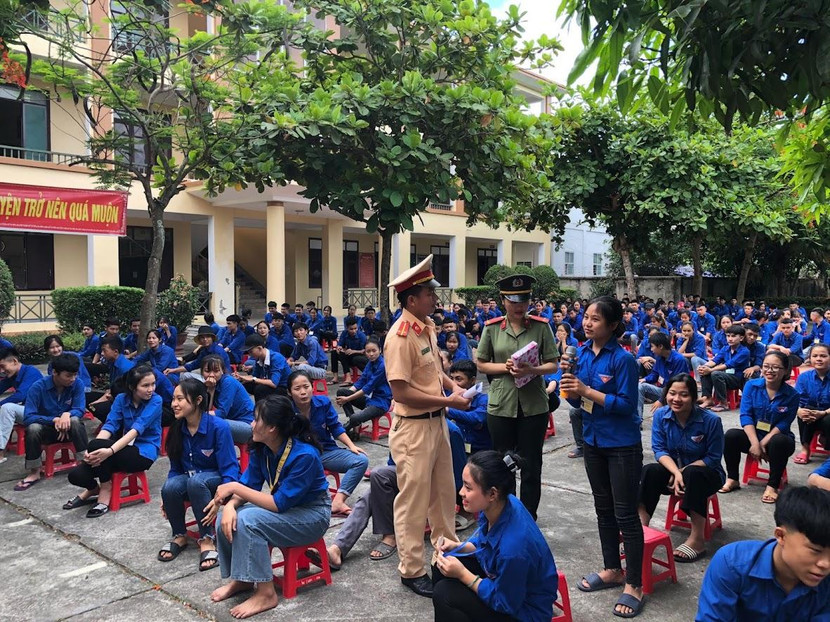 Lực lượng công an tăng cường phổ biến giáo dục pháp luật trong trường học Lực lượng công an tăng cường phổ biến giáo dục pháp luật trong trường học