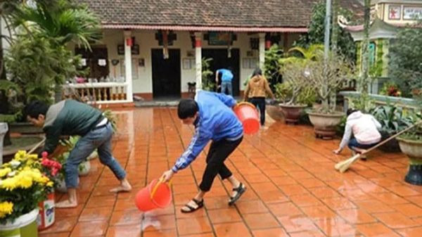 Dọn dẹp nhà cửa là thói quen chung của người Hà Nội mỗi dịp Tết đến xuân về Dọn dẹp nhà cửa là thói quen chung của người Hà Nội mỗi dịp Tết đến xuân về