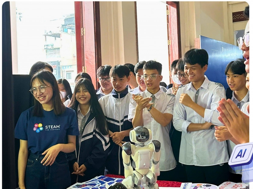 Ngày hội AI tại tỉnh Điện Biên thu hút đông đảo thanh niên, đoàn viên, học sinh tham dự