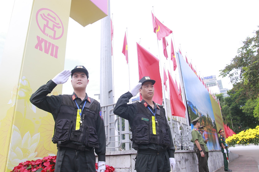 Lực lượng Công an TP Hà Nội đảm bảo tuyệt đối an toàn Đại hội đại biểu lần thứ XVII Đảng bộ thành phố Hà Nội. Ảnh: PHÚ KHÁNH Lực lượng Công an TP Hà Nội đảm bảo tuyệt đối an toàn Đại hội đại biểu lần thứ XVII Đảng bộ thành phố Hà Nội. Ảnh: PHÚ KHÁNH