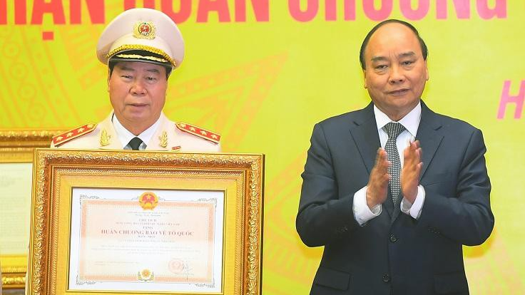Thủ tướng Chính phủ Nguyễn Xuân Phúc trao Huân chương Bảo vệ Tổ quốc hạng Nhất tặng lực lượng Tình báo CAND