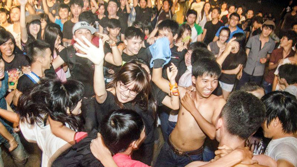 Tự cứu mình trong đám đông hỗn loạn ảnh 1 Tự cứu mình trong đám đông hỗn loạn ảnh 1