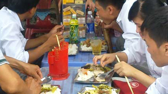 Đề phòng ngộ độc Thực phẩm mùa thi ảnh 1