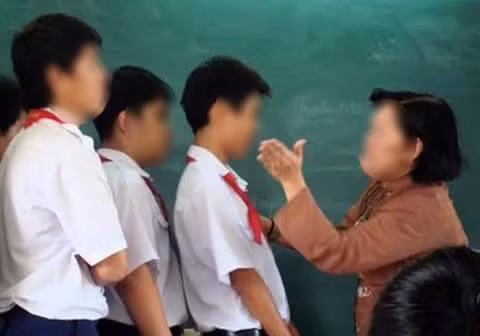 Giáo viên có thể bị phạt tù đến 5 năm nếu có hành vi xúc phạm danh dự học sinh. Ảnh minh hoạ