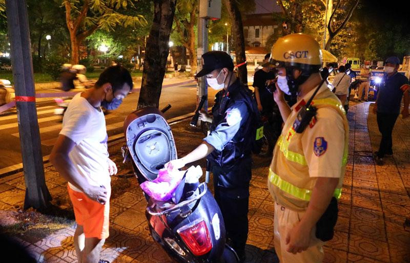 Kiểm tra hành chínhnhằm bảo đảm an ninh trật tự và an toàn giao thông trên địa bàn thành phố