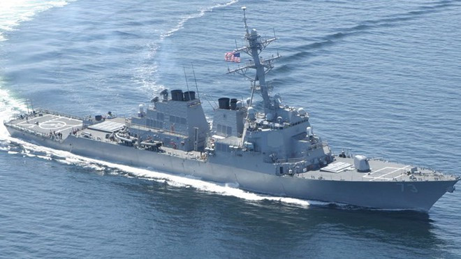 Tàu khu trục USS Decatur của Mỹ phóng 2 tên lửa đánh chặn SM 2 trong cuộc diễn tập Valiant Shield 2018 trên Thái Bình Dương ngày 24-8-2018