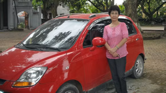 Nhà thơ, nhà biên kịch Nguyễn Thị Hồng Ngát: Tự lái xe nhà đi làm phim ảnh 1