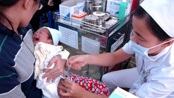 An toàn tiêm chủng: Xảy ra hậu quả rồi mới đi tìm nguyên nhân ảnh 2 An toàn tiêm chủng: Xảy ra hậu quả rồi mới đi tìm nguyên nhân ảnh 2