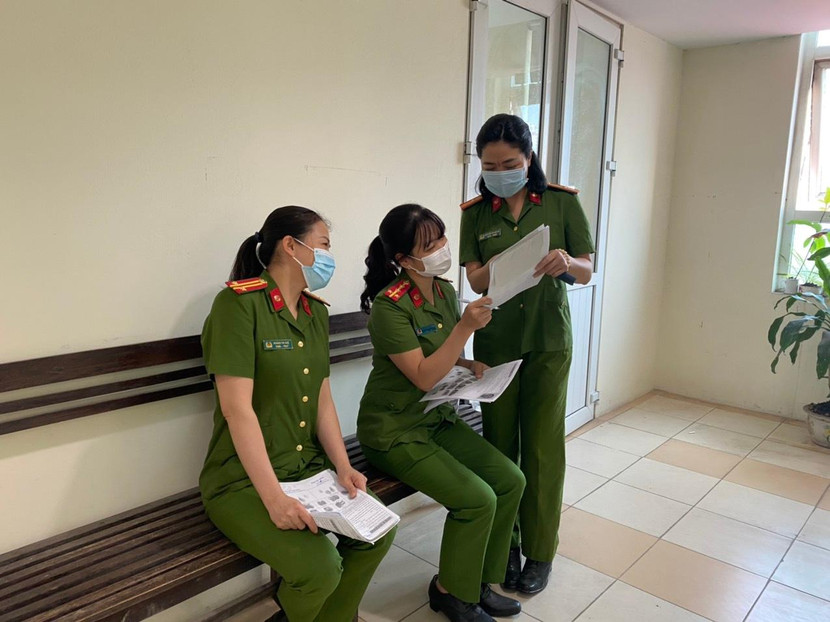 Trong chiến dịch cấp CCCD, với khối lượng công việc gấp 5, gấp 10 ngày thường, thế nhưng hơn 3 tháng qua, cán bộ trong đơn vị không có ngày nghỉ Trong chiến dịch cấp CCCD, với khối lượng công việc gấp 5, gấp 10 ngày thường, thế nhưng hơn 3 tháng qua, cán bộ trong đơn vị không có ngày nghỉ