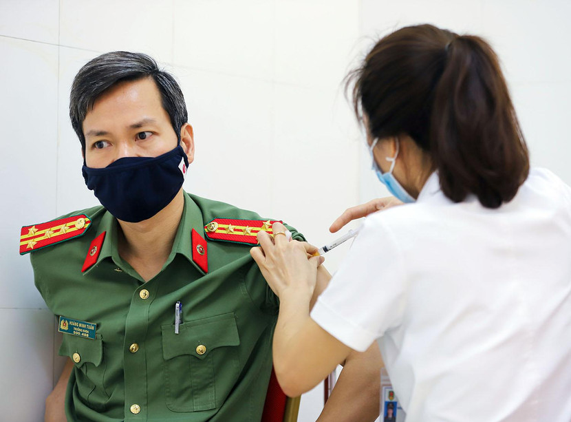 Công tác tiêm chủng thể hiện sự quan tâm của lãnh đạo Bộ Công an đối với đội ngũ cán bộ, chiến sĩ, nhất là những cán bộ chiến sĩ công tác tại các đơn vị dễ tiếp xúc với nguy cơ Covid-19
