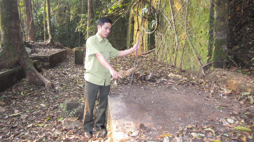 Cán bộ vườn quốc gia giới thiệu những dấu tích lịch sử