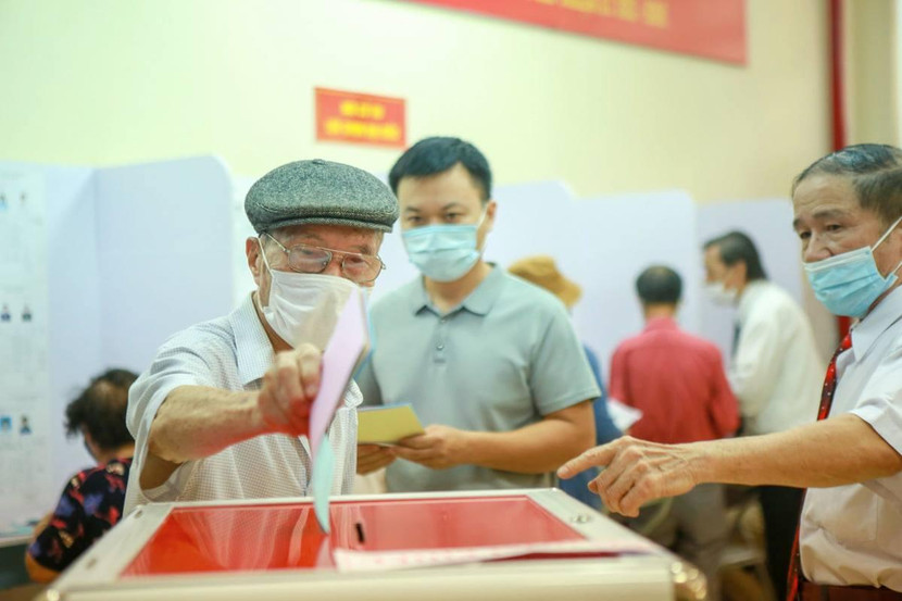 Các cử tri tại Thủ đô Hà Nội đã thực hiện nghĩa vụ công dân, bỏ phiếu bầu cử Đại biểu Quốc hội khóa XV và HĐND các cấp nhiệm kỳ 2021 - 2026 Các cử tri tại Thủ đô Hà Nội đã thực hiện nghĩa vụ công dân, bỏ phiếu bầu cử Đại biểu Quốc hội khóa XV và HĐND các cấp nhiệm kỳ 2021 - 2026