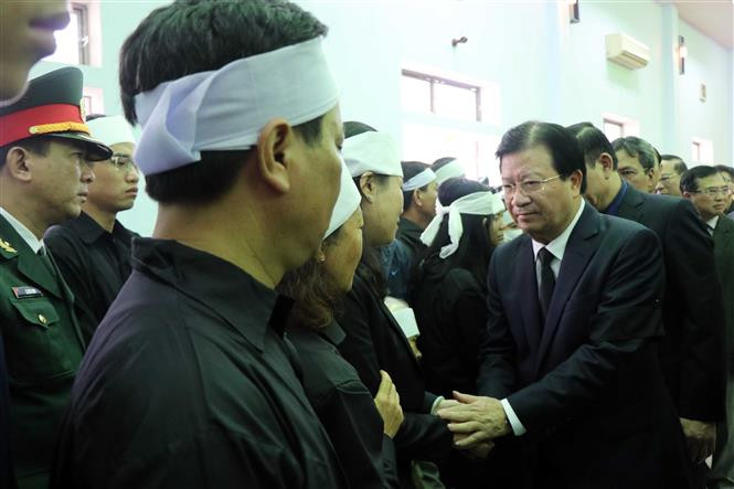 Phó Thủ tướng Trịnh Đình Dũng chia buồn tới gia đình, thân nhân các cán bộ, chiến sĩ đã hy sinh