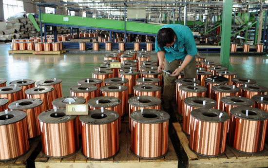 Nâng cao chất lượng hàng nội địa để chiếm lòng tin người tiêu dùng sẽ giúp các doanh nghiệp bớt khó khăn thời Covid-19