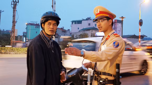 Phạt thật nặng người cố tình phạm luật ảnh 1