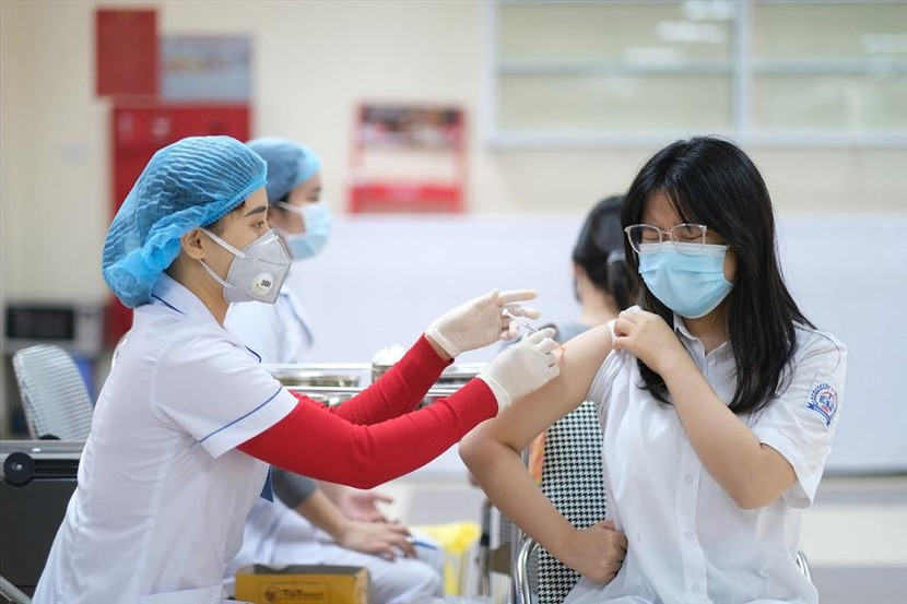 Tiêm vaccine phòng Covid-19 vẫn là thứ vũ khí quyết định chống đại dịch