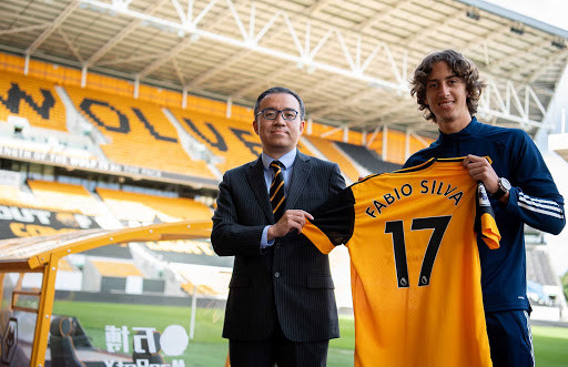 6. Fabio Silva (Porto tới Wolves - 35 triệu bảng). Còn rất trẻ (18 tuổi) và là cái tên còn xa lạ, nhưng Fabio Silva đã khiến Wolves phải bỏ ra tới 35 triệu bảng để chiêu mộ. Hãy chờ xem liệu đây có phải một “Ronaldo mới” như kỳ vọng hay không.