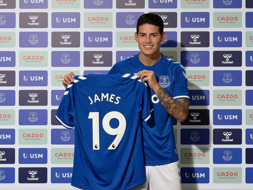 4. James Rodriguez (Real Madrid tới Everton - 22 triệu bảng). Ngôi sao người Colombia đã trải qua nhiều thăng trầm ở Bồ Đào Nha, Pháp, Tây Ban Nha hay Đức, nhưng đây mới là lần đầu tiên anh xuất hiện ở Anh. Cùng với ông thầy ruột Carlo Ancelotti, James Rodriguez có thể được chơi như ý anh muốn và nâng Everton lên một tầm cao mới nhờ đẳng cấp của mình.