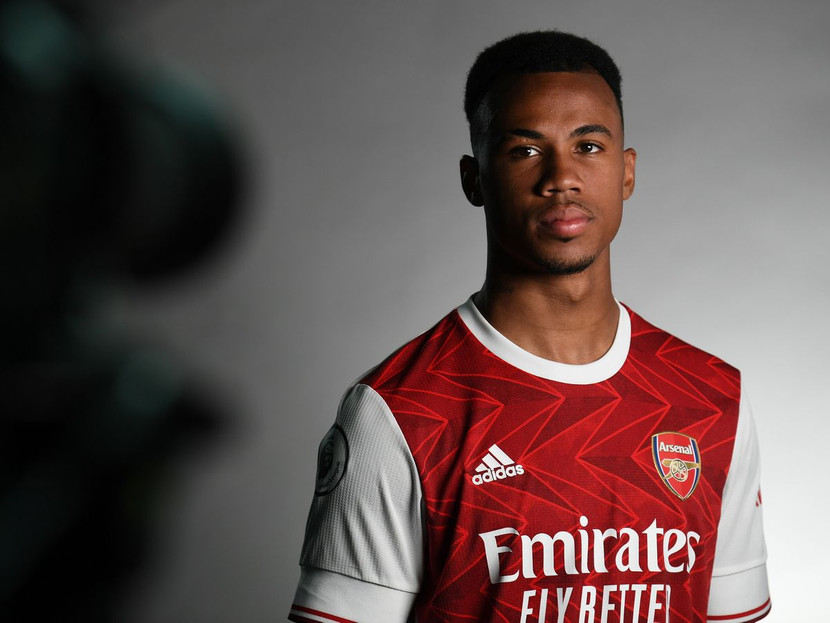 8. Gabriel Magalhaes (Lille tới Arsenal - 27 triệu bảng). Pháo thủ đánh bại cả Chelsea và PSG để sở hữu hậu vệ tài năng Gabriel Magalhaes. Ngay trong trận đầu tiên, Gabriel đã ghi bàn giúp Arsenal hạ Fulham 3-0, cho thấy tương lai tươi sáng của anh ở sân Emirates.