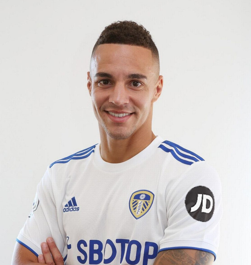 5. Rodrigo Moreno (Valencia tới Leeds United - 35 triệu bảng). Sau khi lên hạng, Leeds cho thấy quyết tâm bằng bản hợp đồng kỷ lục của CLB là Rodrigo. Chân sút 29 tuổi được đánh giá là tiền đạo người Tây Ban Nha hay nhất thời điểm này và hứa hẹn sẽ nâng bước đoàn quân của HLV Marcelo Bielsa.