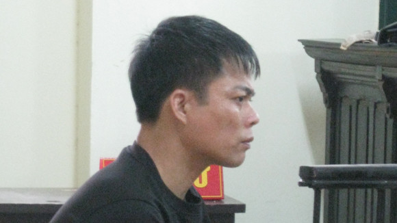 Gã cha tàn ác tra tấn con đẻ dã man ảnh 1