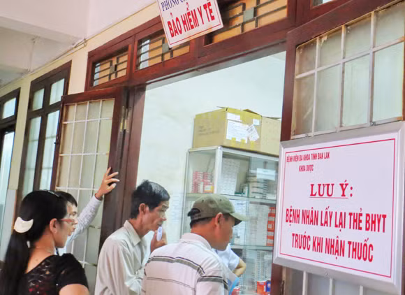 Bắt buộc mua bảo hiểm y tế là không khả thi ảnh 1