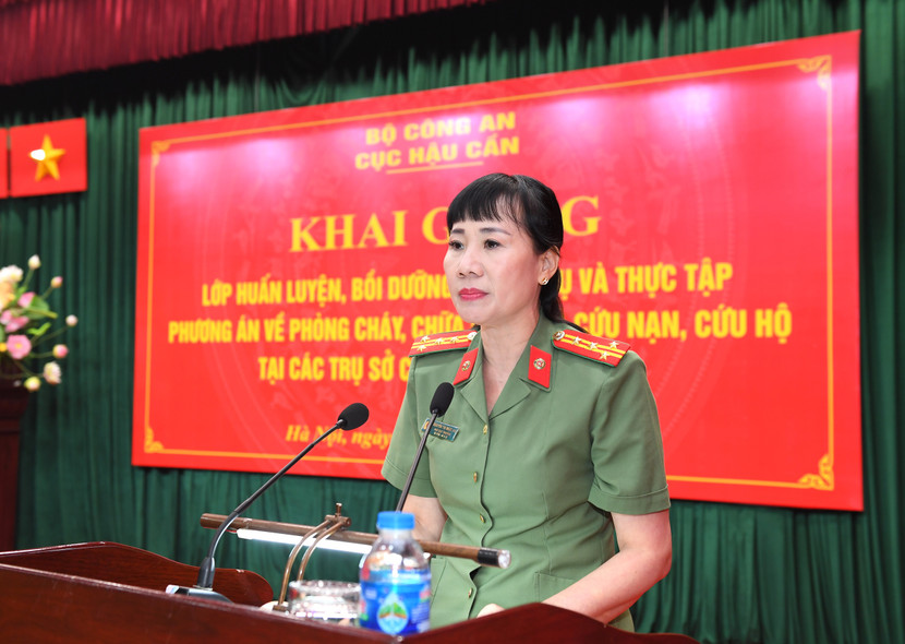 Đại tá Nguyễn Thị Ngọc Hà – Phó Cục trưởng Cục Hậu cần phát biểu khai mạc buổi tập huấn