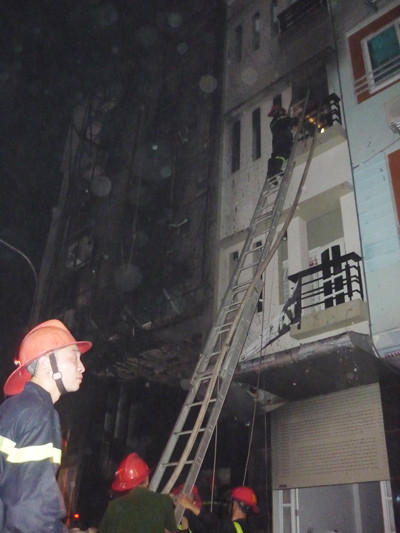 Biển quảng cáo "khủng"... “thiêu” người ảnh 1 Biển quảng cáo "khủng"... “thiêu” người ảnh 1