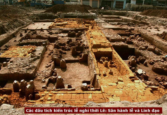 Các dấu tích kiến trúc ở đàn Xã Tắc được các nhà khảo cổ khai quật và phát lộ năm 2006 Các dấu tích kiến trúc ở đàn Xã Tắc được các nhà khảo cổ khai quật và phát lộ năm 2006