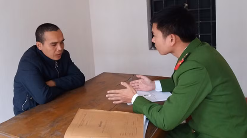 Cơ quan CSĐT Công an tỉnh Nam Định lấy lời khai đối tượng Vũ Đức Giang