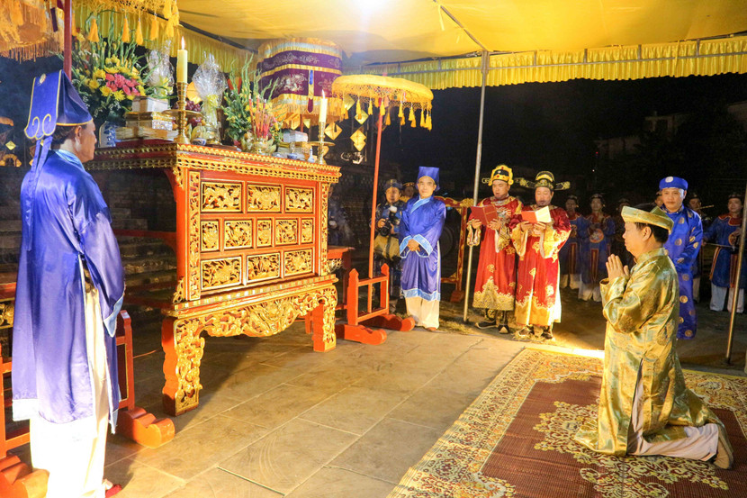 Phục dựng nghi lễ tế tại đàn Xã Tắc bên trong kinh thành Huế năm 2008 Phục dựng nghi lễ tế tại đàn Xã Tắc bên trong kinh thành Huế năm 2008