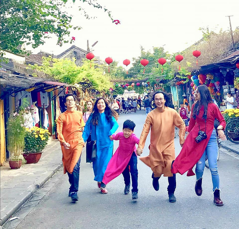 Niềm vui giản dị của ca sỹ Thùy Dung và gia đình Niềm vui giản dị của ca sỹ Thùy Dung và gia đình