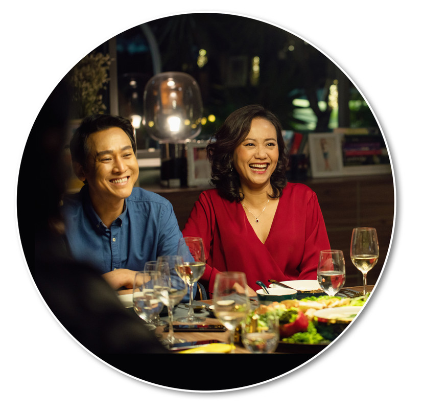 Vợ chồng Quang - Ánh (Hứa Vỹ Văn - Hồng Ánh đóng) trong phim “Tiệc trăng máu” Vợ chồng Quang - Ánh (Hứa Vỹ Văn - Hồng Ánh đóng) trong phim “Tiệc trăng máu”