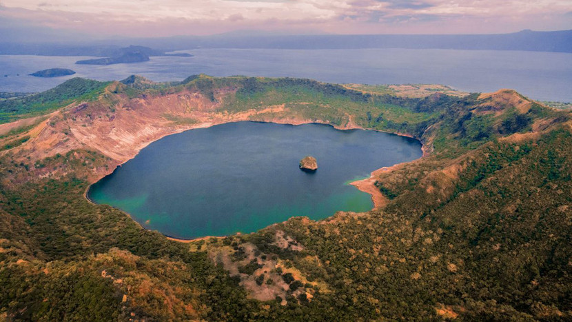 Do đó, địa điểm này được biết đến với địa hình hồ nằm trong hồ, đảo chồng đảo vô cùng độc đáo