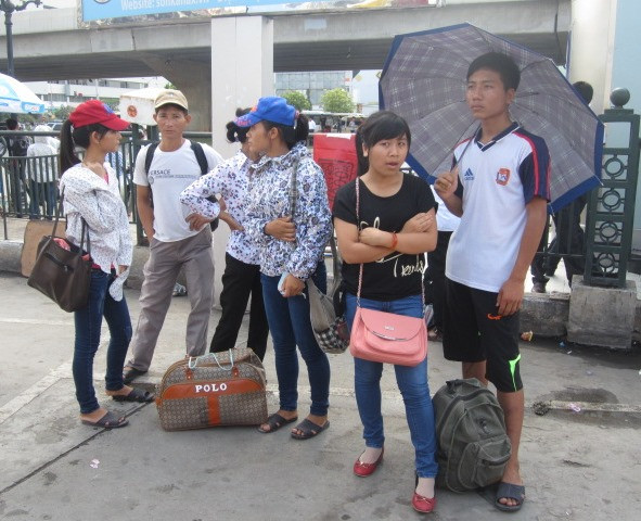 Đoạn trường thi cử dưới cái nóng 38 độ C kinh người ảnh 23