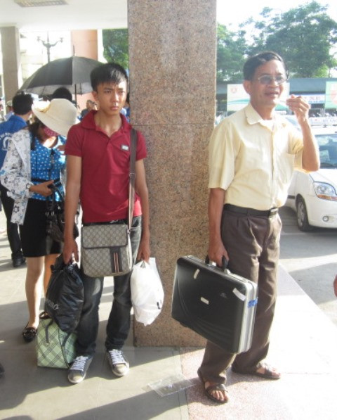 Đoạn trường thi cử dưới cái nóng 38 độ C kinh người ảnh 24