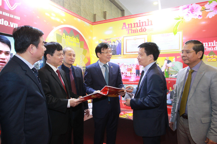 Lãnh đạo TP Hà Nội, Hội Nhà báo Việt Nam thăm gian báo xuân của Báo An ninh Thủ đô Lãnh đạo TP Hà Nội, Hội Nhà báo Việt Nam thăm gian báo xuân của Báo An ninh Thủ đô