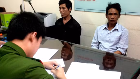 “Đánh” mạnh “cát tặc” trên sông Hồng ảnh 2