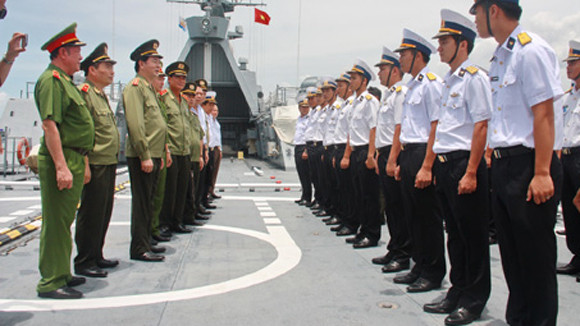 Bảo vệ vững chắc biển trời Tổ quốc ảnh 1