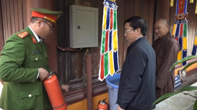 Công tác phòng chống dịch Covid-19 và đảm bảo ANTT đã được Ban tổ chức lễ hội chùa Hương thực hiện nghiêm túc Công tác phòng chống dịch Covid-19 và đảm bảo ANTT đã được Ban tổ chức lễ hội chùa Hương thực hiện nghiêm túc