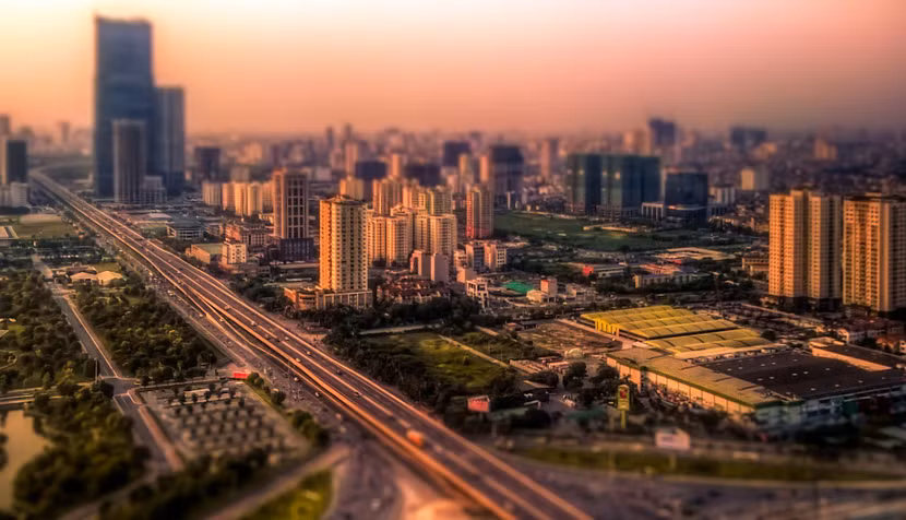 Việc điều chỉnh quy hoạch sẽ đưa ra 2 nguyên tắc: Giữ nguyên dân số hiện tại các đô thị vệ tinh, đô thị sinh thái; Rà soát phân bổ lại dân số khu vực trung tâm