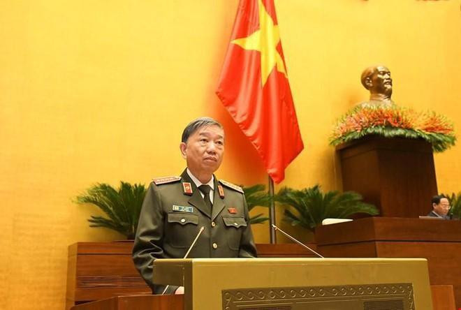 Đại tướng Tô Lâm, Ủy viên Bộ Chính trị, Bộ trưởng Bộ Công an báo cáo trước Quốc hội