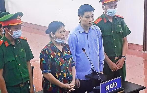 Cấn Thị Thêu và Trịnh Bá Tư đã bị Tòa án nhân dân tỉnh Hòa Bình tuyên phạt mỗi bị cáo 8 năm tù