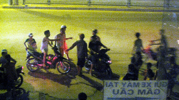 “Xe dù” tại Bến xe Nước ngầm: Pháp luật không với tới? ảnh 1