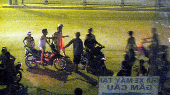 “Xe dù” tại Bến xe Nước ngầm: Pháp luật không với tới? ảnh 1