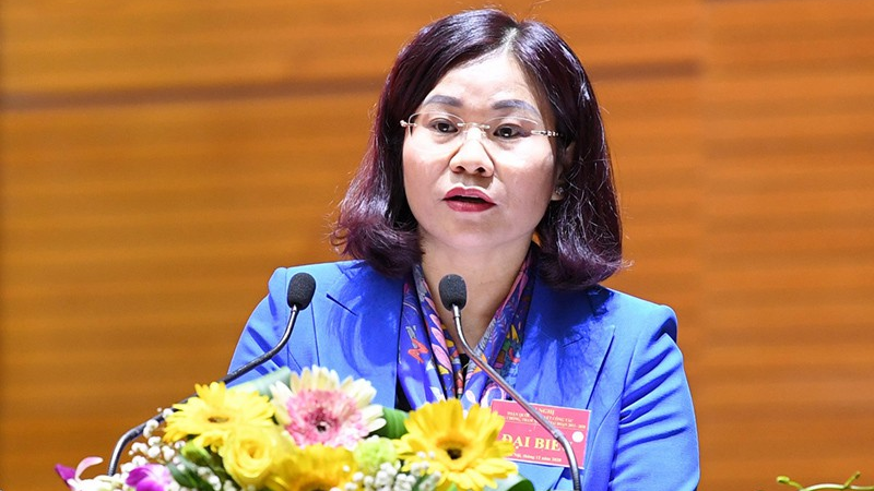 Phó Bí thư Thường trực Thành uỷ Hà Nội Nguyễn Thị Tuyến phát biểu tham luận tại hội nghị